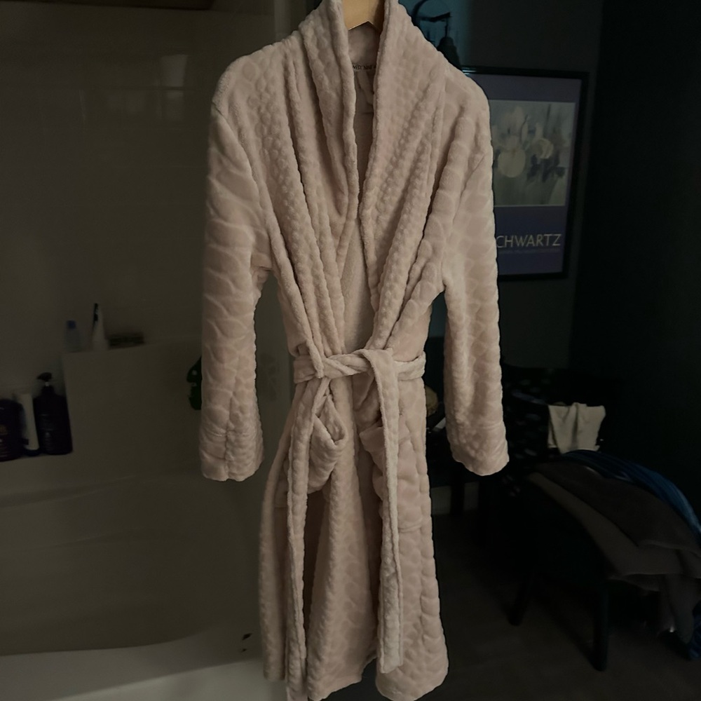 5 for $25 Nine West pink lounge robe